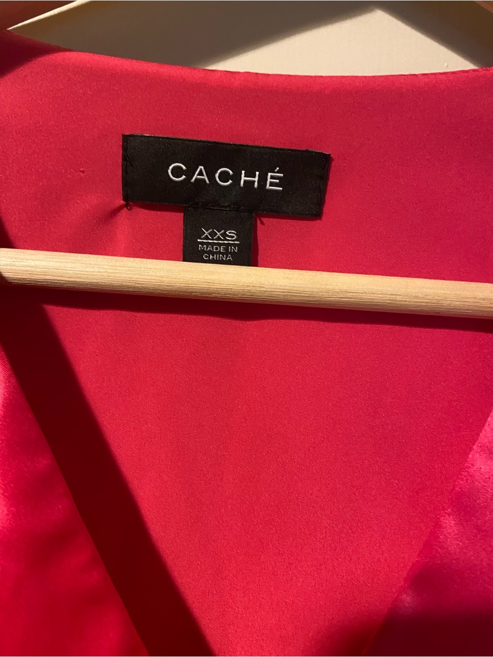 NWOT Cache Pink Satin V-Neck Peplum Blouse - Picture 4 of 4